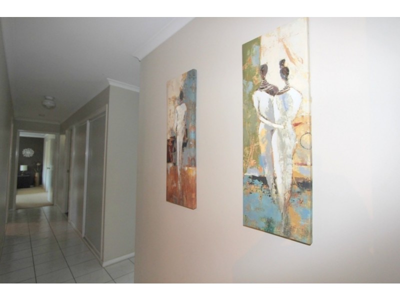 76 Park Ave, Emerald QLD 4720