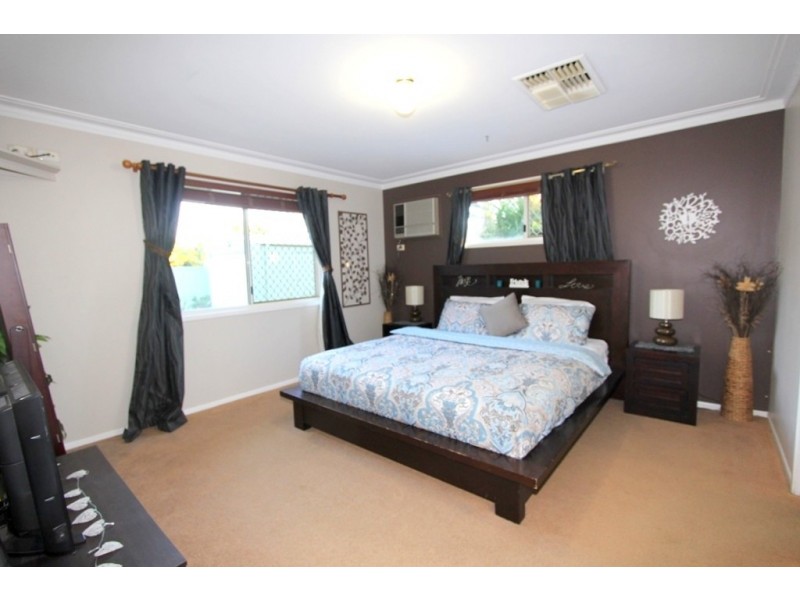 76 Park Ave, Emerald QLD 4720