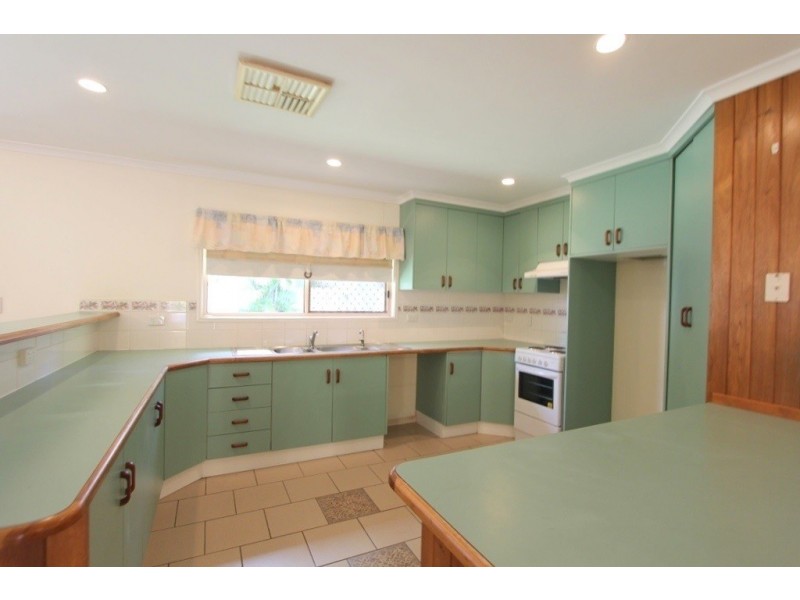 8 Judith Grove, Emerald QLD 4720