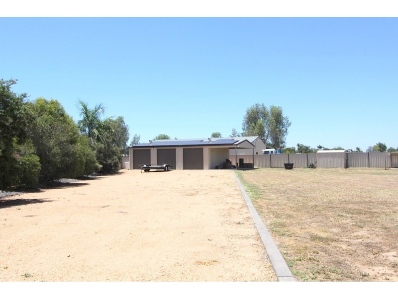2 Coaker Drive, Emerald QLD 4720