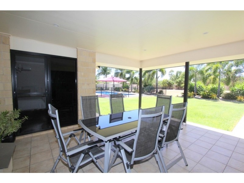 2 Coaker Drive, Emerald QLD 4720