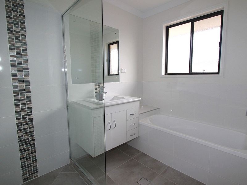9 Elwick Court, Emerald QLD 4720
