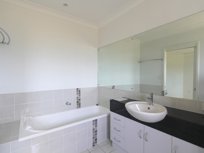 16 Rogers Street, Emerald QLD 4720