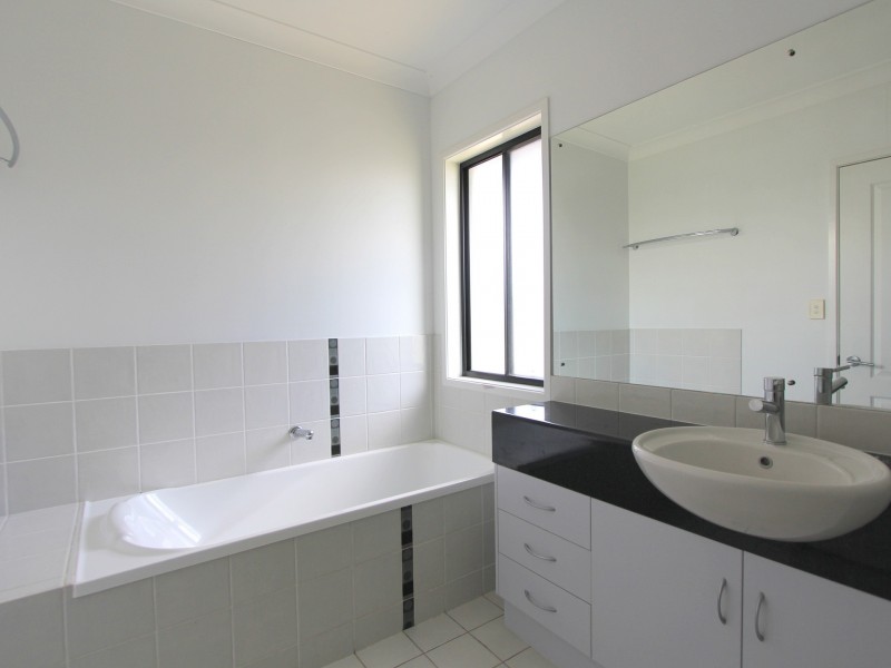 16 Rogers Street, Emerald QLD 4720