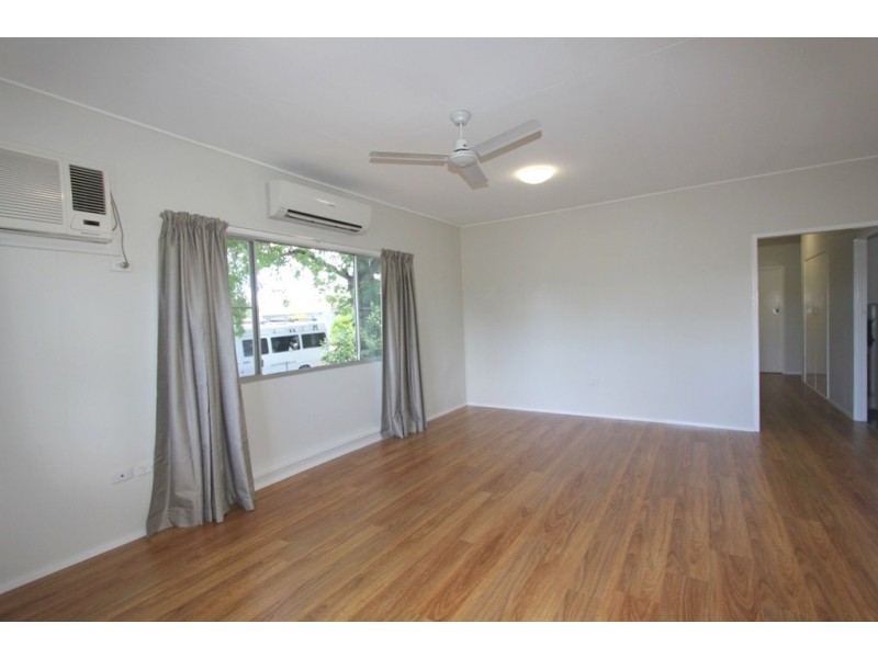 77 Hospital Rd, Emerald QLD 4720
