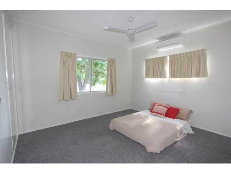77 Hospital Rd, Emerald QLD 4720