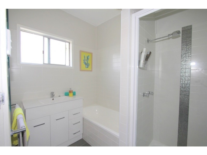 77 Hospital Rd, Emerald QLD 4720