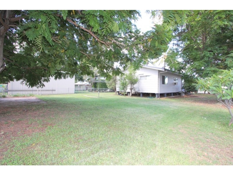 77 Hospital Rd, Emerald QLD 4720