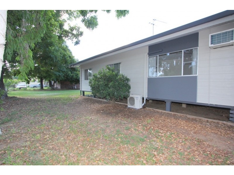 77 Hospital Rd, Emerald QLD 4720