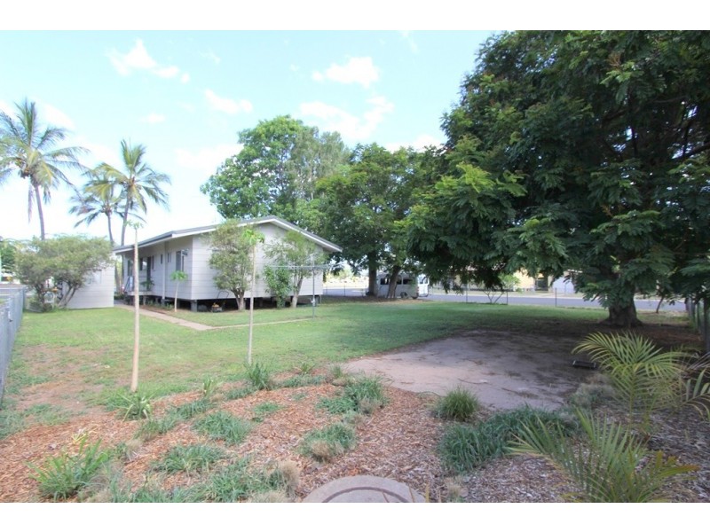 77 Hospital Rd, Emerald QLD 4720