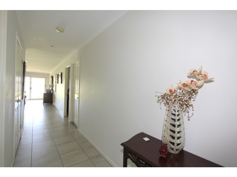 15 Lakeside Drive, Emerald QLD 4720