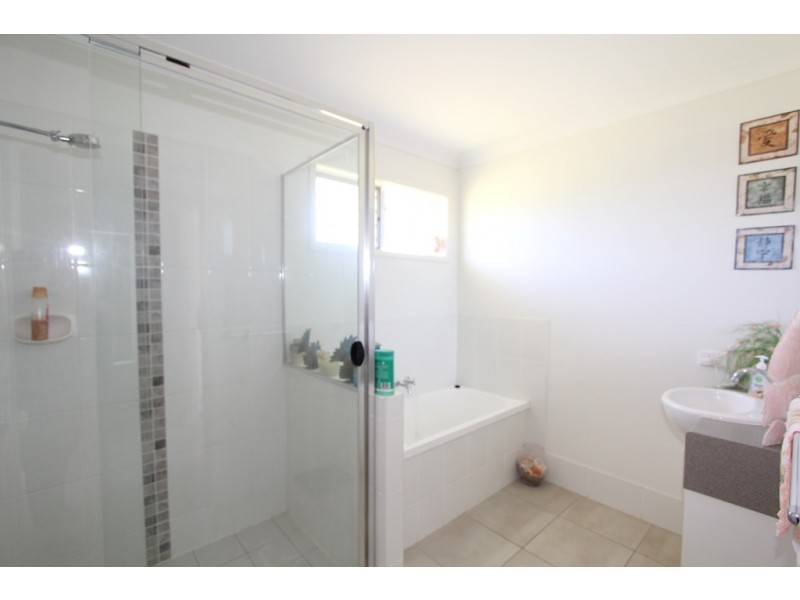 15 Lakeside Drive, Emerald QLD 4720