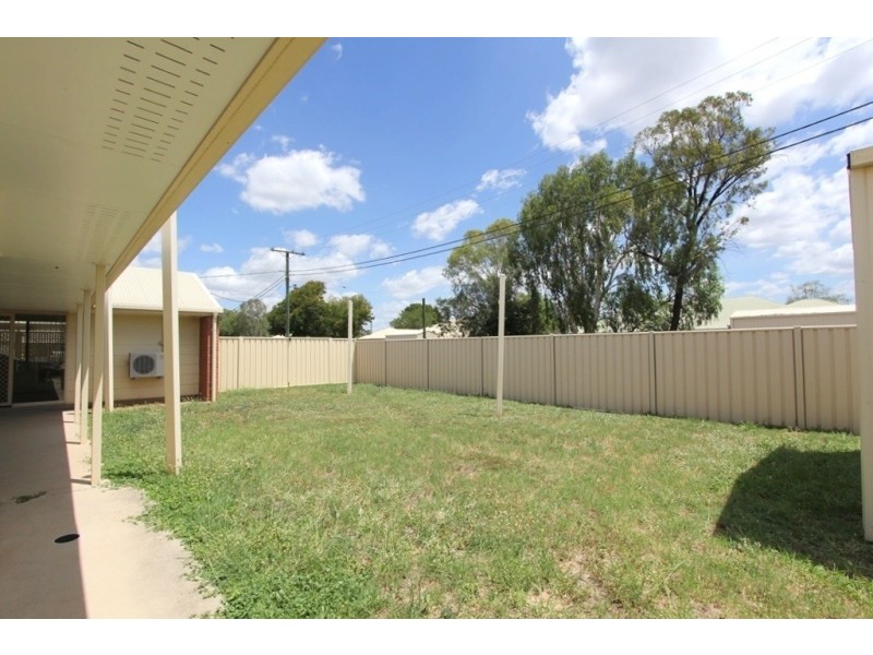 1 Chalmers Crescent, Emerald QLD 4720