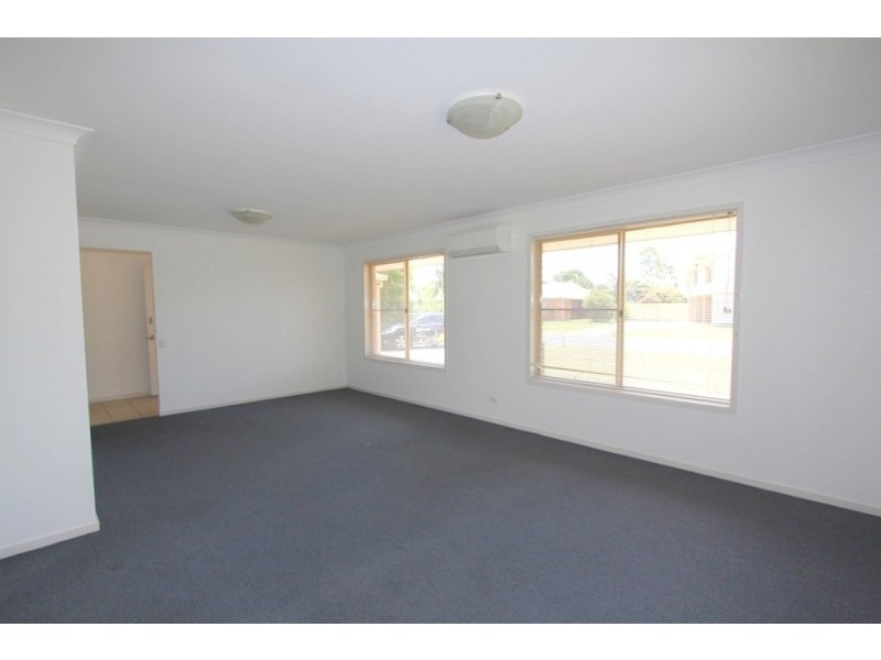 10 Spring Grove, Emerald QLD 4720