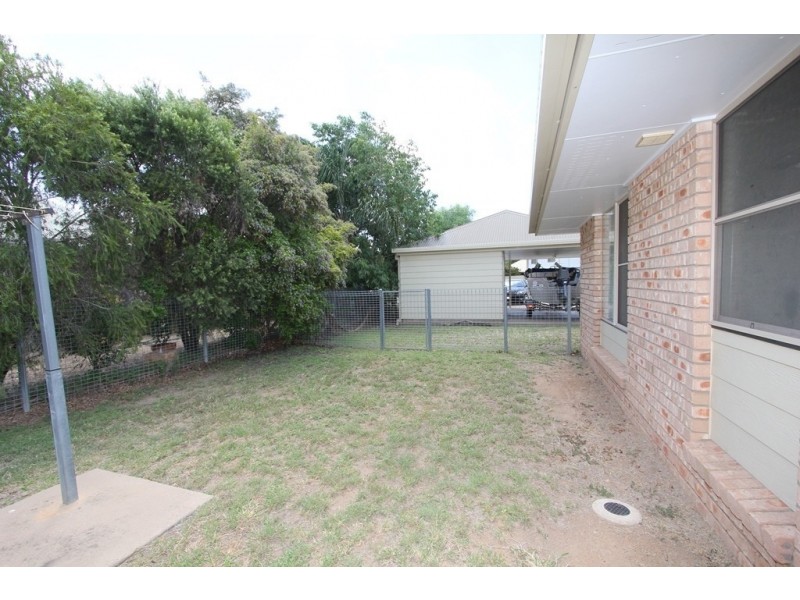 10 Spring Grove, Emerald QLD 4720
