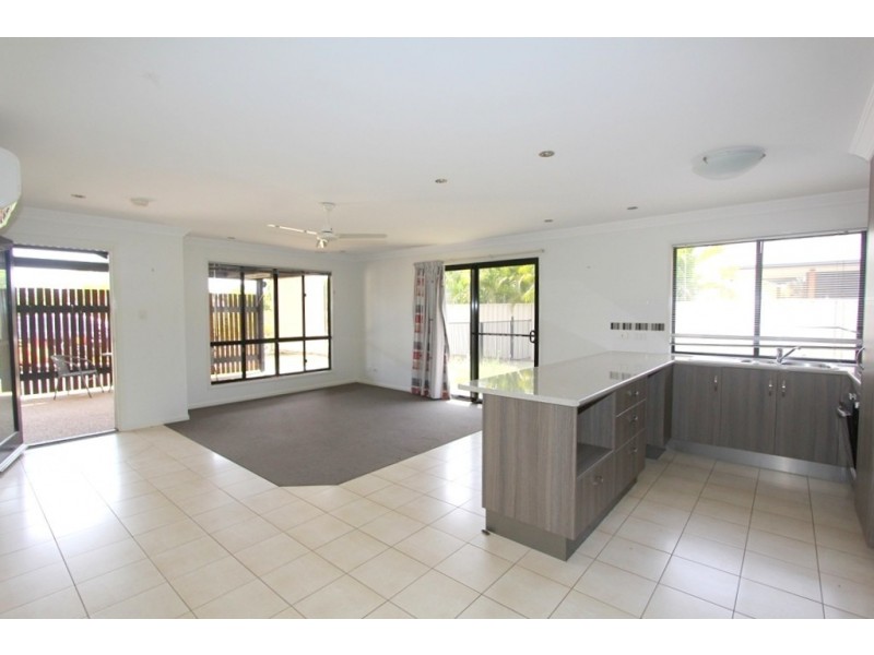 1/70 Long Street, Emerald QLD 4720