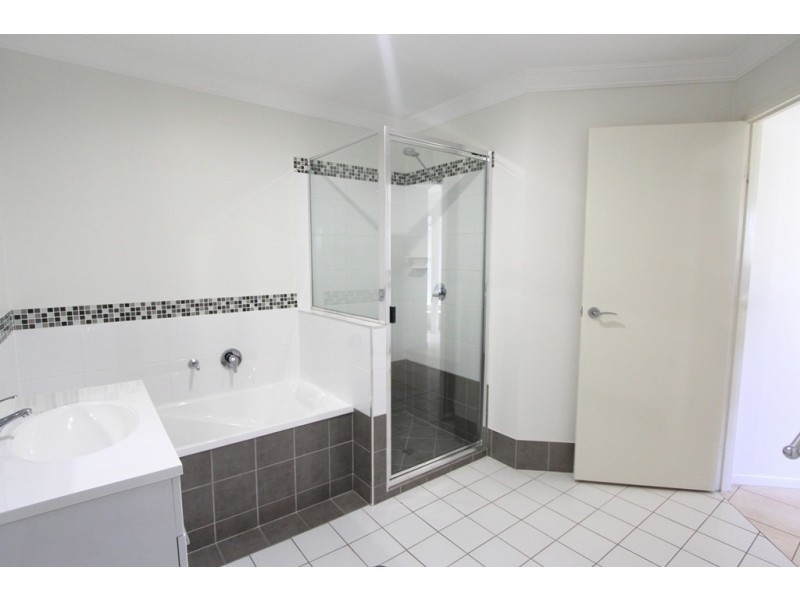 1/70 Long Street, Emerald QLD 4720