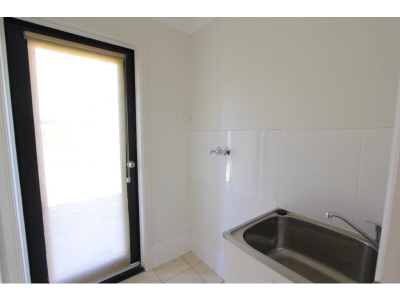 1/70 Long Street, Emerald QLD 4720
