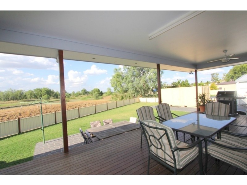 18 Carrington Street, Emerald QLD 4720