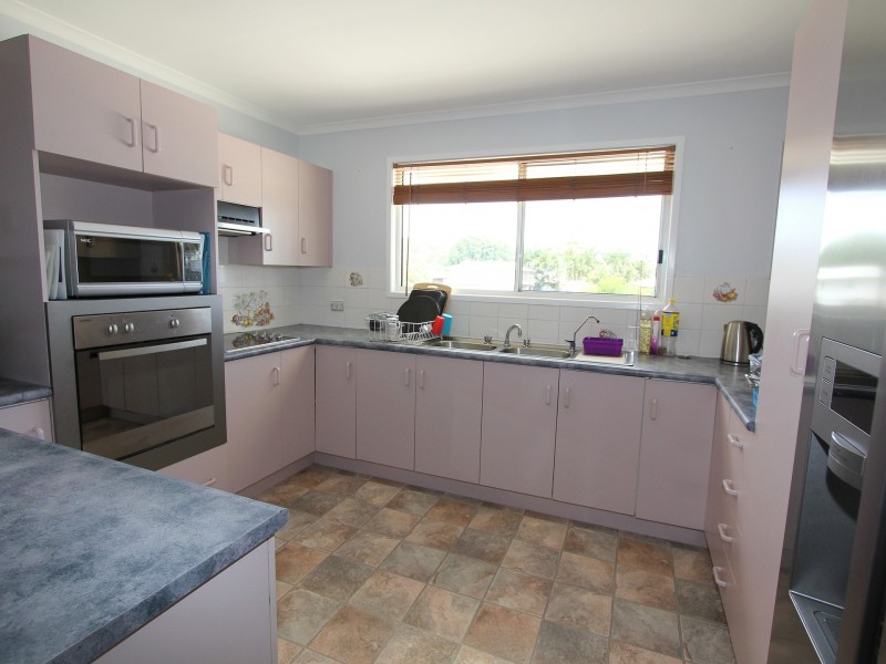 5 Hass Place, Emerald QLD 4720