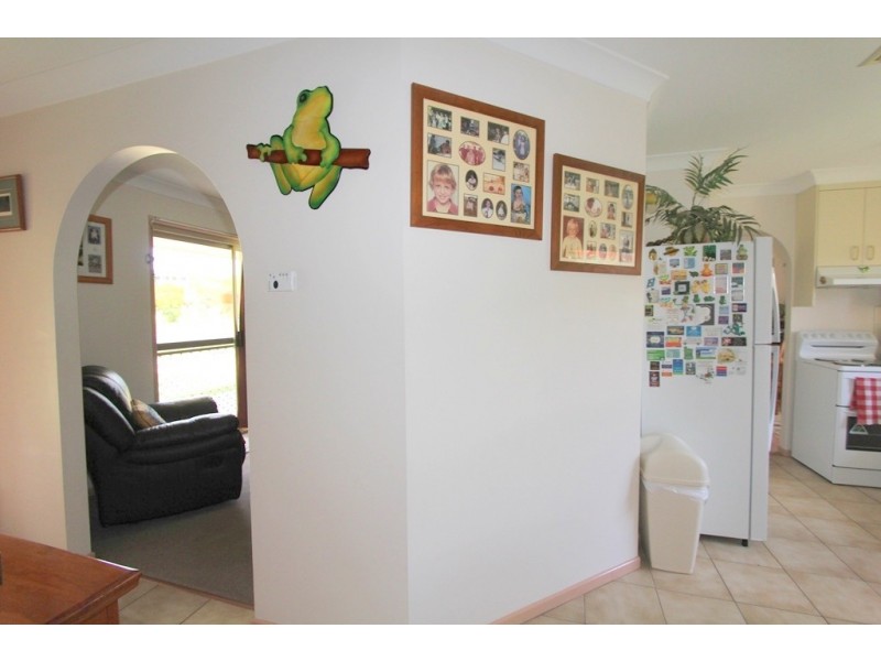 3 Bowyer Dr, Emerald QLD 4720