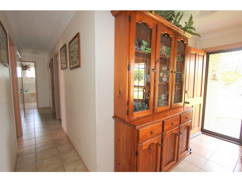 3 Bowyer Dr, Emerald QLD 4720