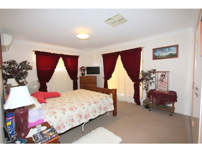 3 Bowyer Dr, Emerald QLD 4720