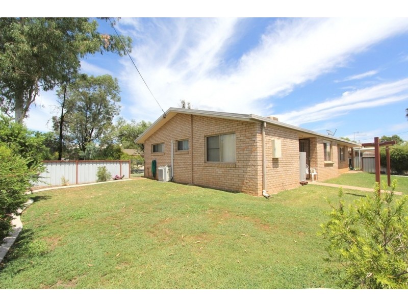 3 Bowyer Dr, Emerald QLD 4720