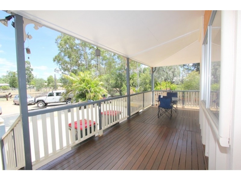 28 Silica Road, Emerald QLD 4720