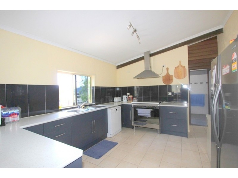 28 Silica Road, Emerald QLD 4720