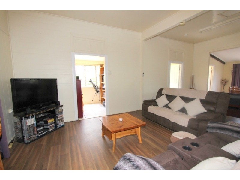28 Silica Road, Emerald QLD 4720