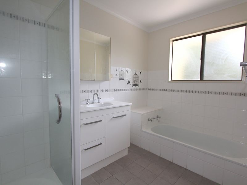 5 Mellish Crescent, Emerald QLD 4720