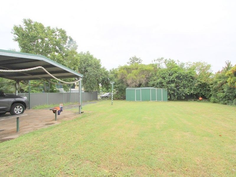 25 Brooks Street, Emerald QLD 4720