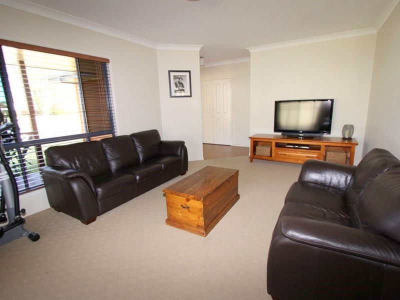 3 Cowan Crescent, Emerald QLD 4720