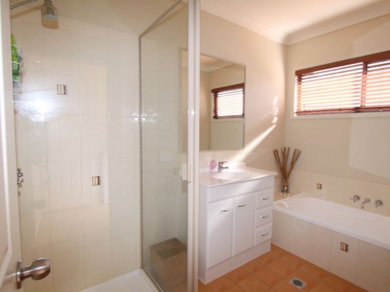 3 Cowan Crescent, Emerald QLD 4720