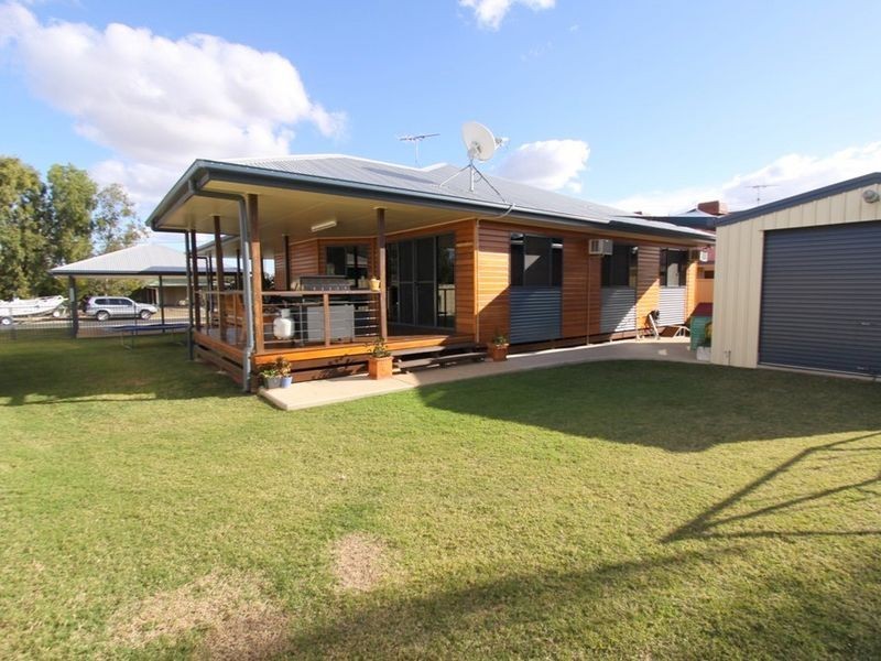 3 Cowan Crescent, Emerald QLD 4720