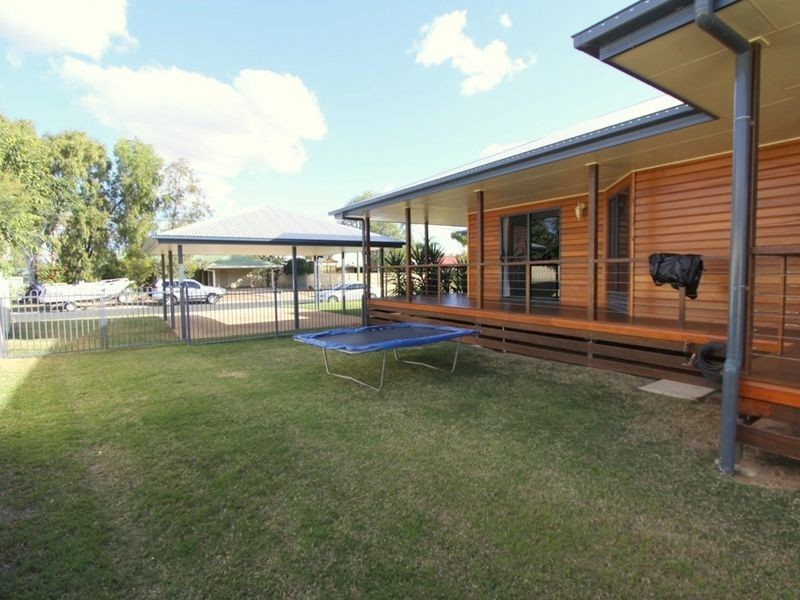 3 Cowan Crescent, Emerald QLD 4720