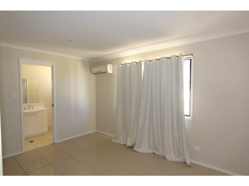 27 Gordon Street, Capella QLD 4723