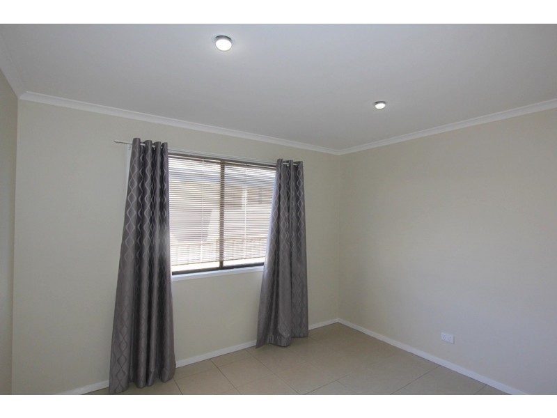 27 Gordon Street, Capella QLD 4723