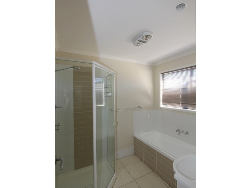 27 Gordon Street, Capella QLD 4723