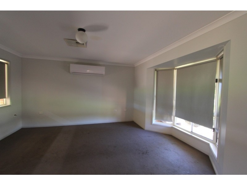 8 Statesman Drive, Emerald QLD 4720