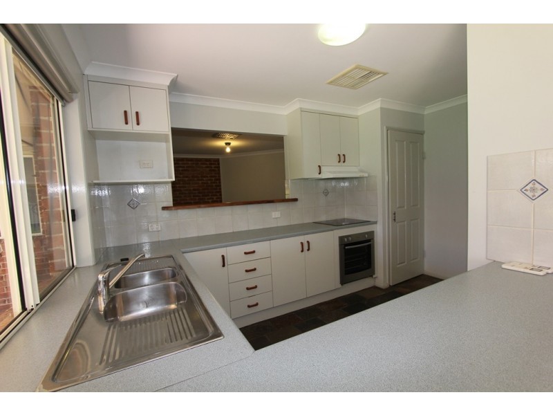 8 Statesman Drive, Emerald QLD 4720