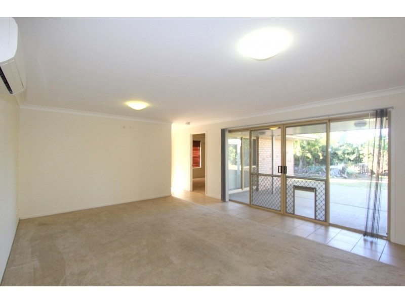 9 Chalmers Cr, Emerald QLD 4720