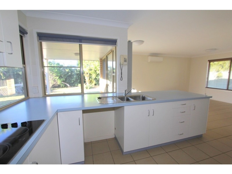 9 Chalmers Cr, Emerald QLD 4720