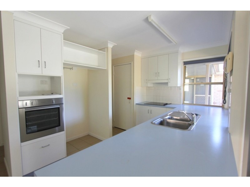 9 Chalmers Cr, Emerald QLD 4720