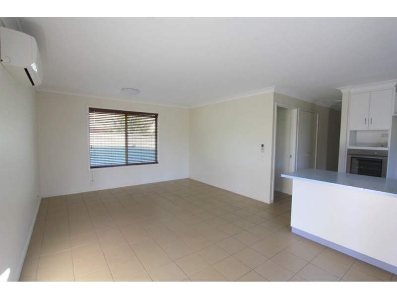 9 Chalmers Cr, Emerald QLD 4720