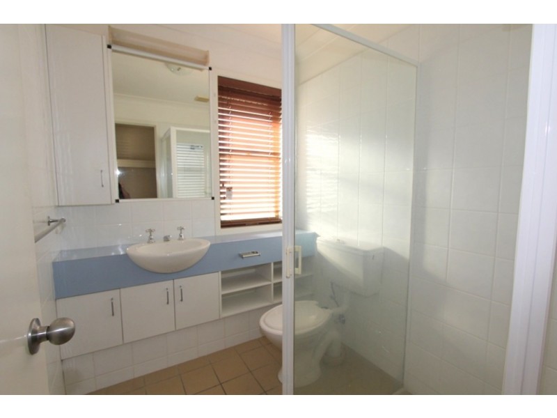 9 Chalmers Cr, Emerald QLD 4720