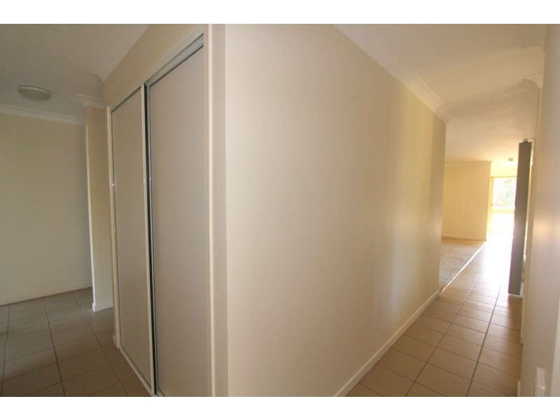 9 Chalmers Cr, Emerald QLD 4720