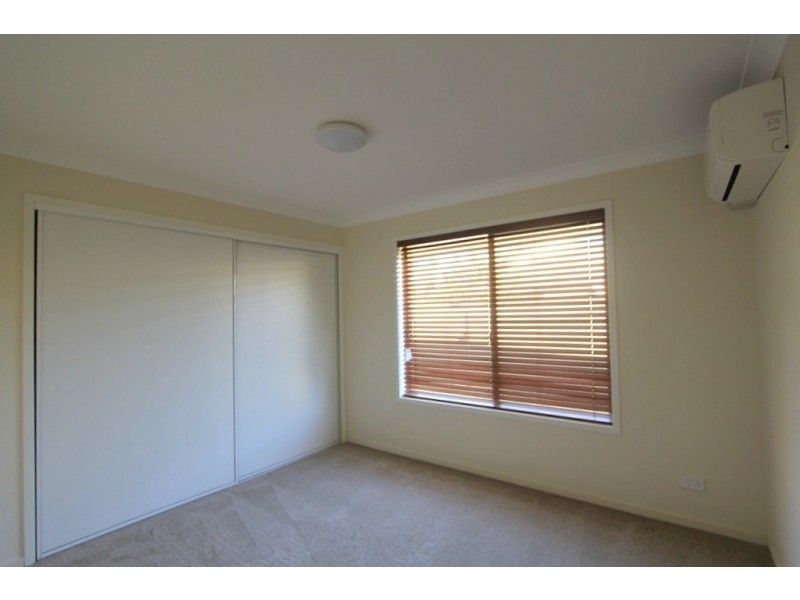 9 Chalmers Cr, Emerald QLD 4720