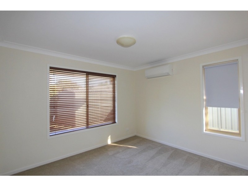 9 Chalmers Cr, Emerald QLD 4720